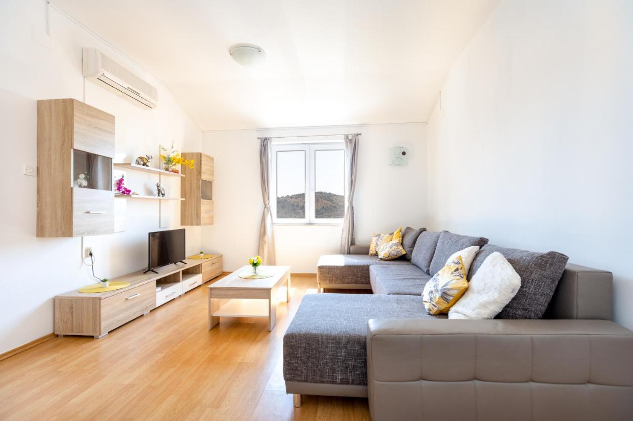 Apartments Villa Maja 罗戈兹尼察 外观 照片