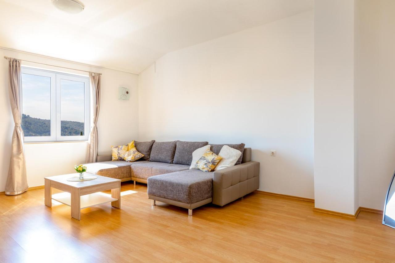 Apartments Villa Maja 罗戈兹尼察 外观 照片