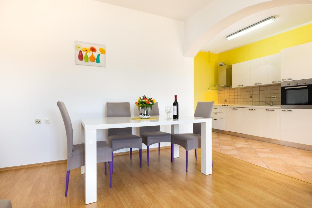 Apartments Villa Maja 罗戈兹尼察 外观 照片