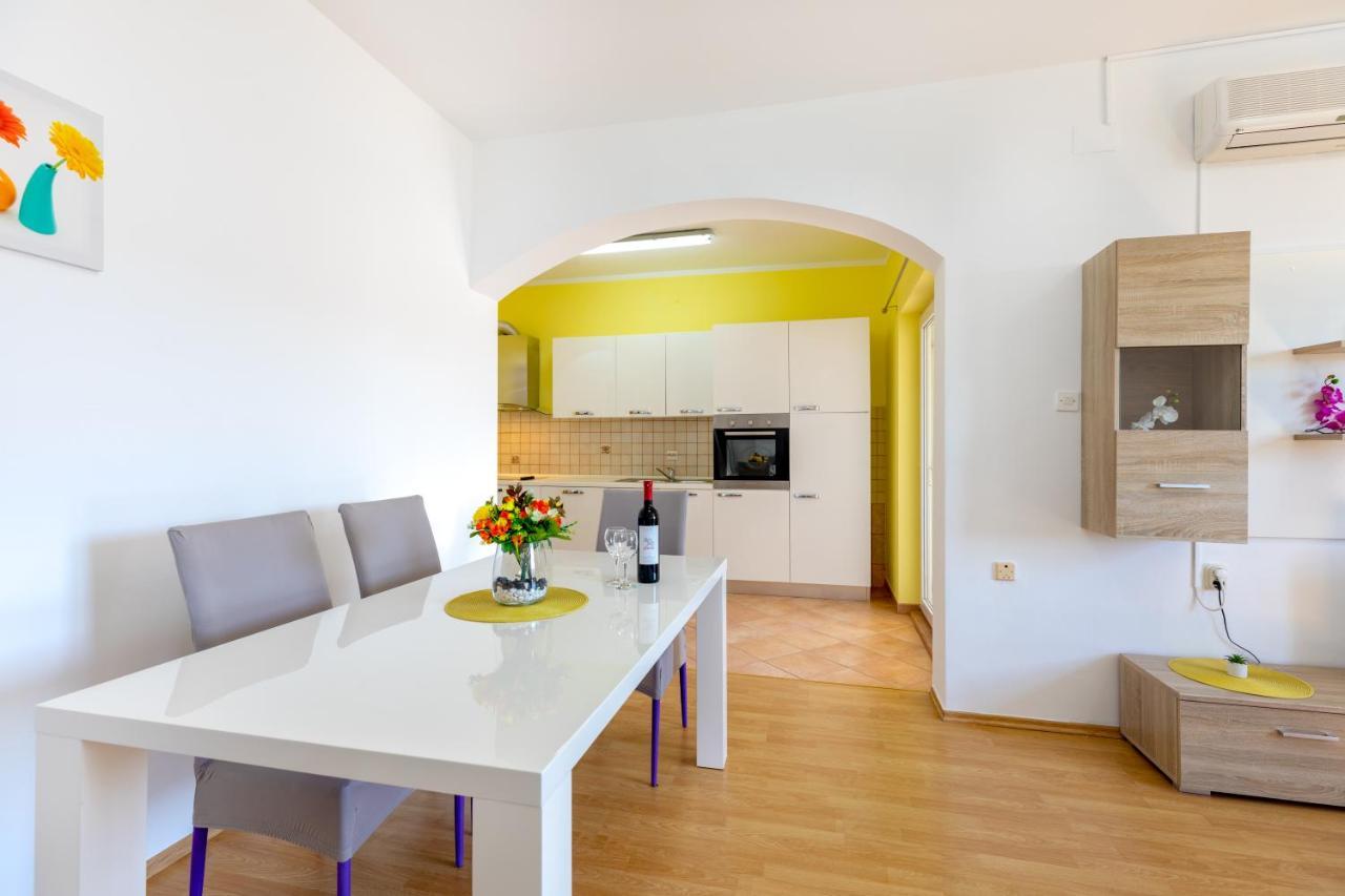 Apartments Villa Maja 罗戈兹尼察 外观 照片