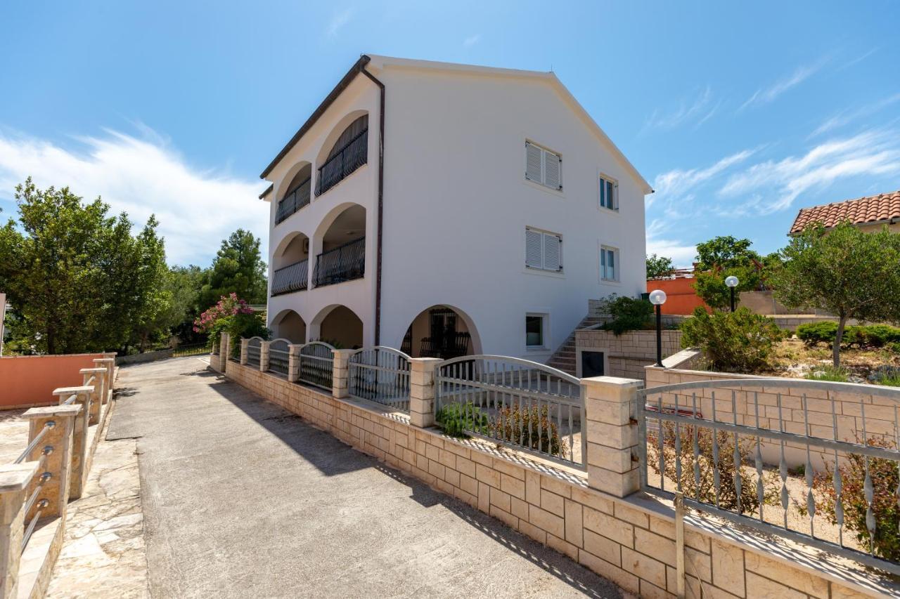 Apartments Villa Maja 罗戈兹尼察 外观 照片