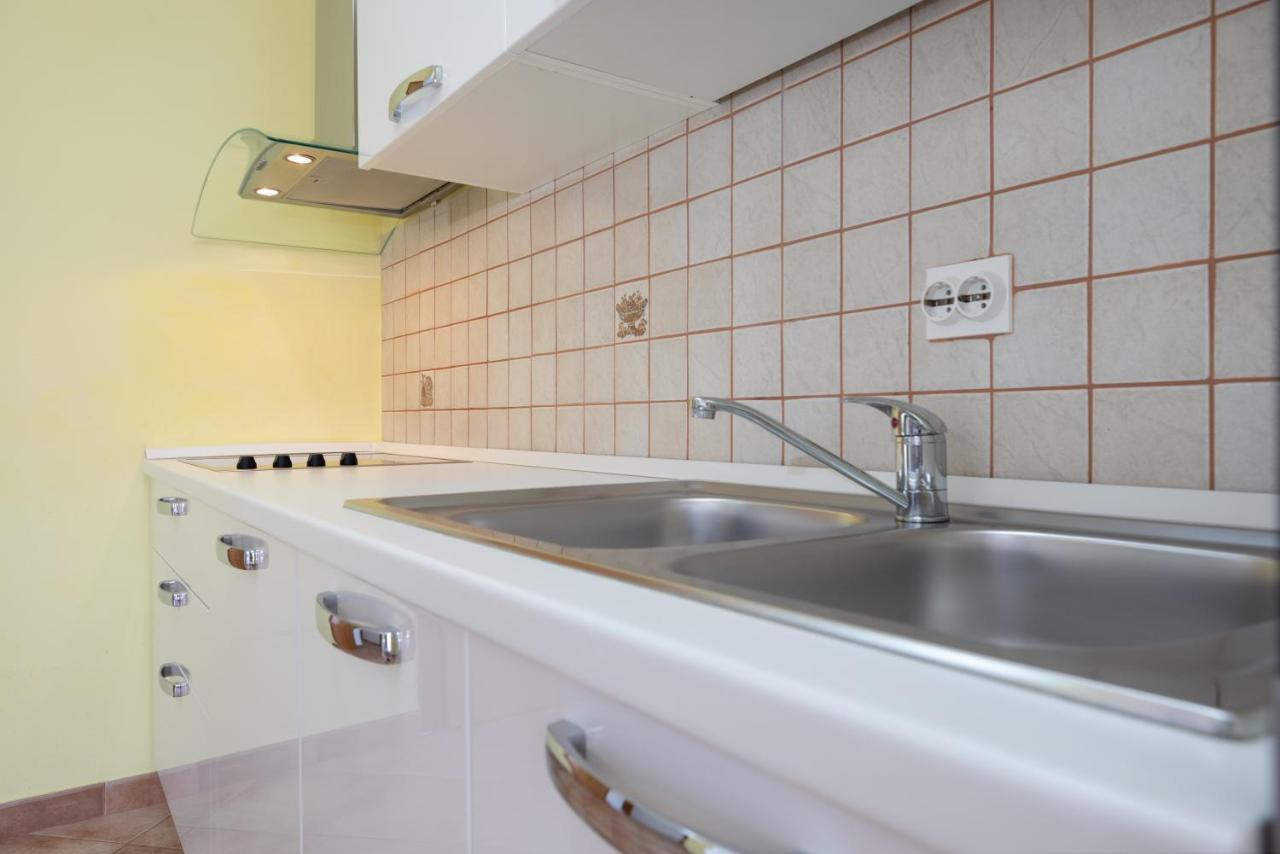 Apartments Villa Maja 罗戈兹尼察 外观 照片