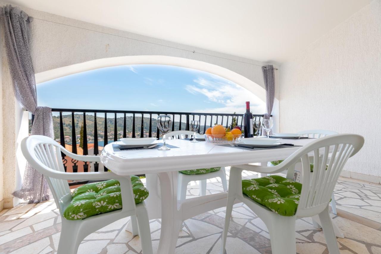 Apartments Villa Maja 罗戈兹尼察 外观 照片