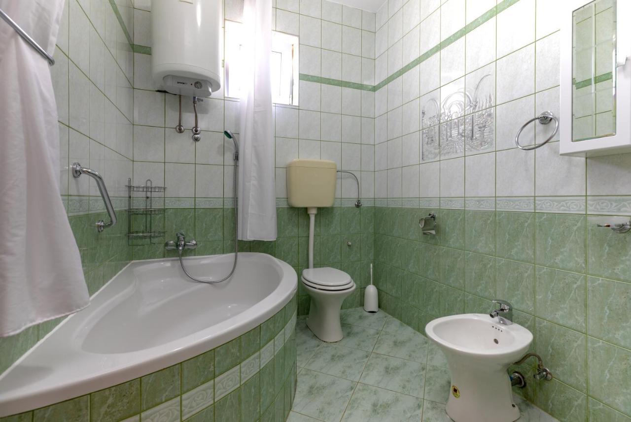 Apartments Villa Maja 罗戈兹尼察 外观 照片