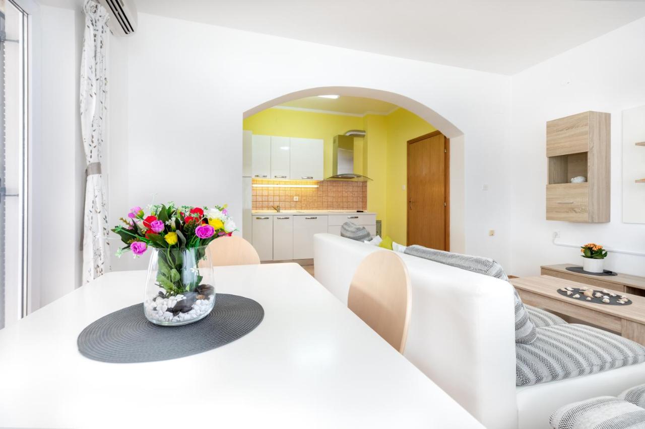 Apartments Villa Maja 罗戈兹尼察 外观 照片