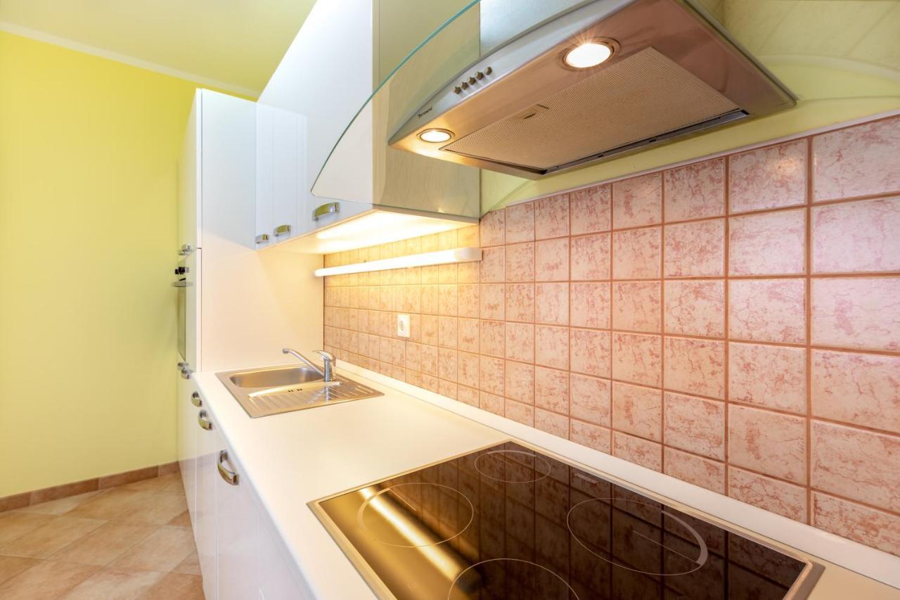Apartments Villa Maja 罗戈兹尼察 外观 照片
