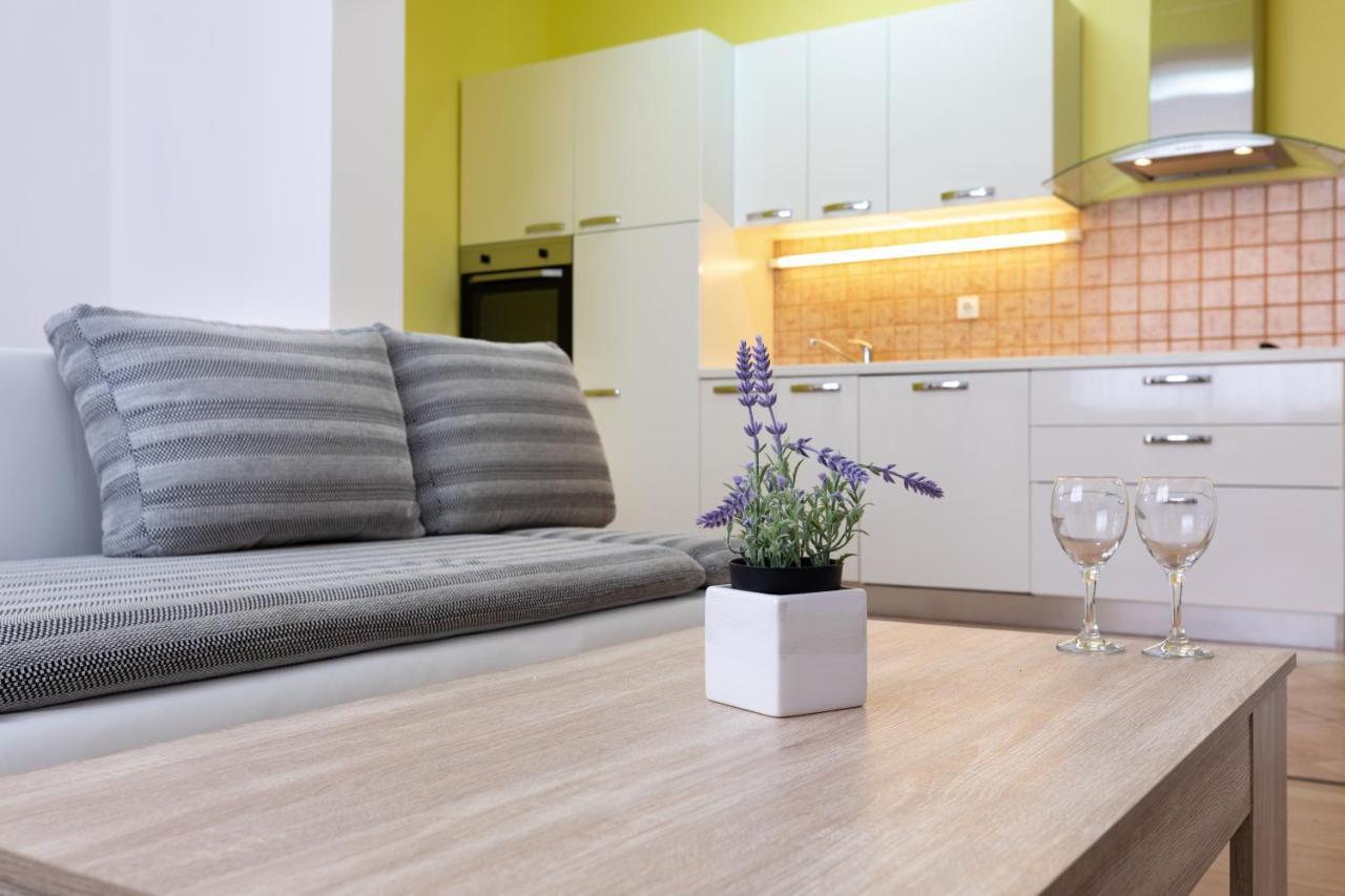 Apartments Villa Maja 罗戈兹尼察 外观 照片