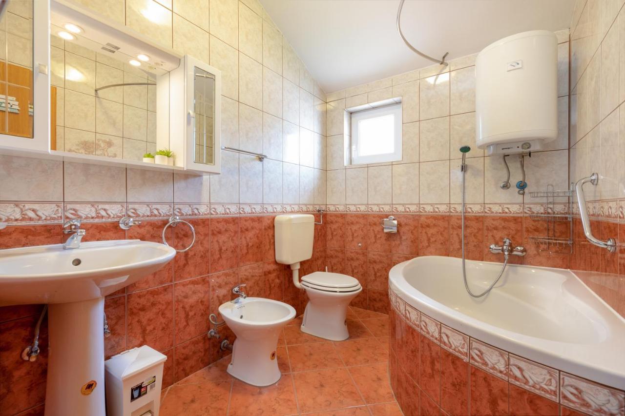 Apartments Villa Maja 罗戈兹尼察 外观 照片