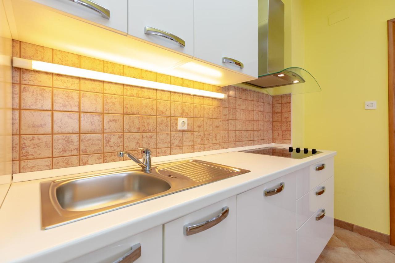 Apartments Villa Maja 罗戈兹尼察 外观 照片
