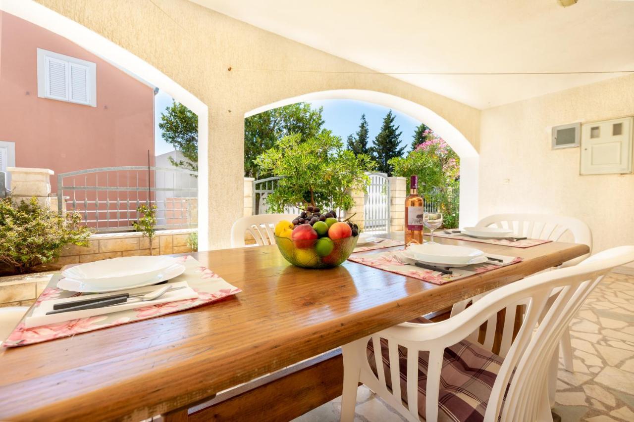 Apartments Villa Maja 罗戈兹尼察 外观 照片