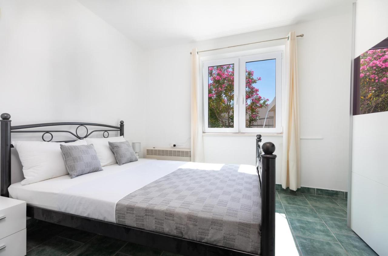 Apartments Villa Maja 罗戈兹尼察 外观 照片