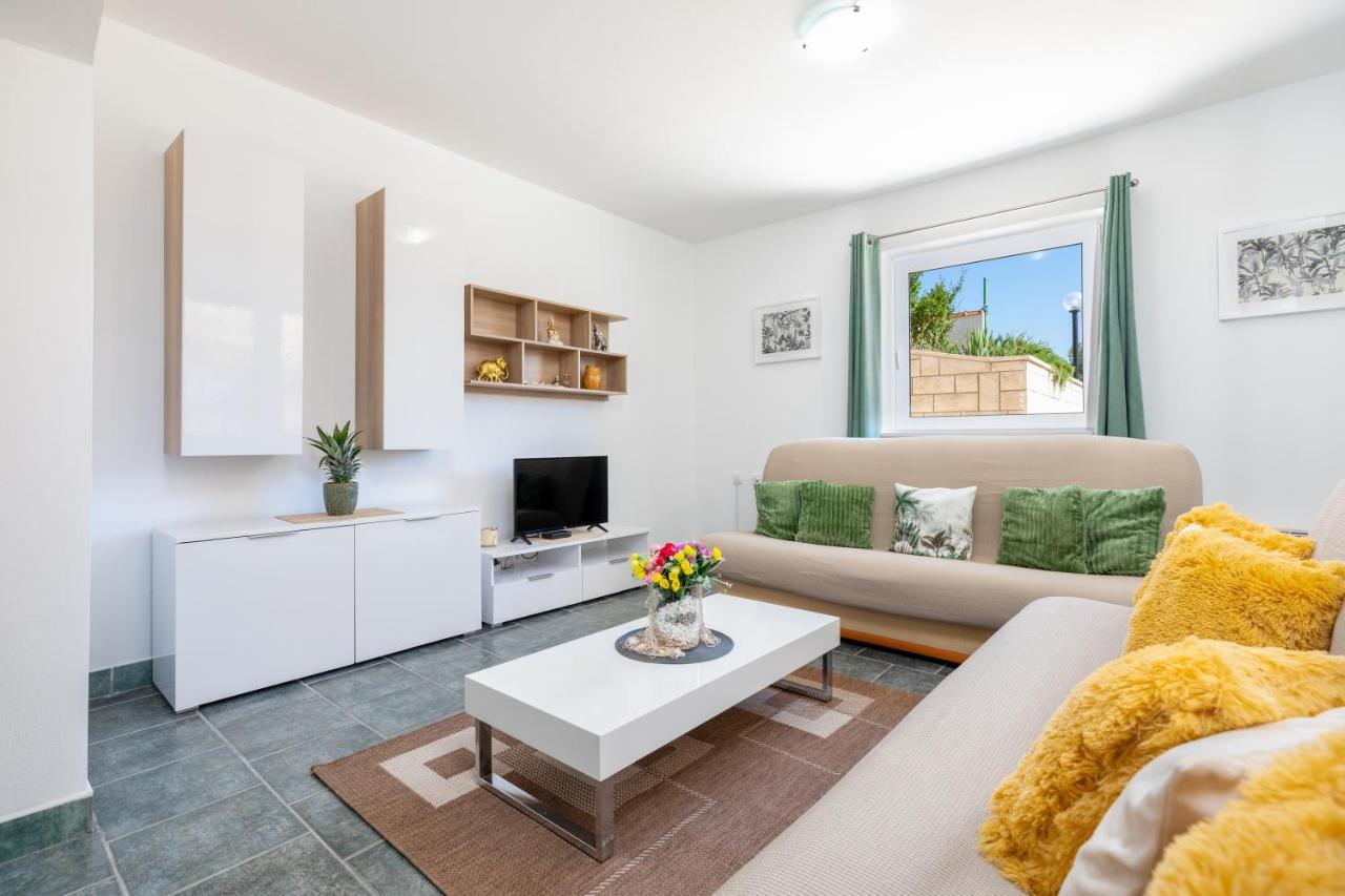Apartments Villa Maja 罗戈兹尼察 外观 照片