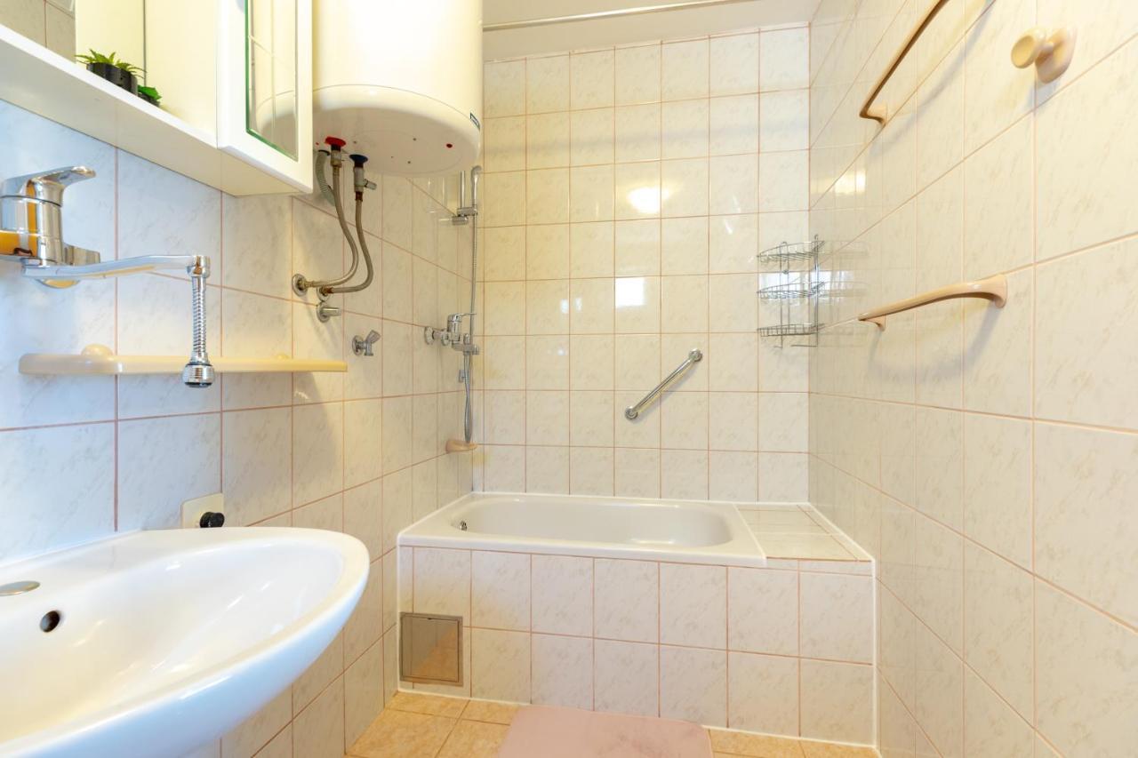 Apartments Villa Maja 罗戈兹尼察 外观 照片