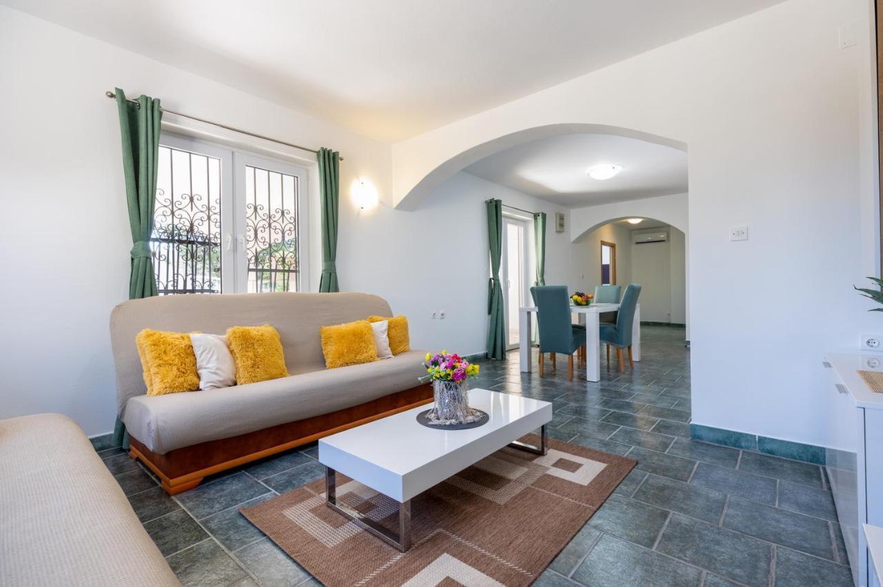 Apartments Villa Maja 罗戈兹尼察 外观 照片