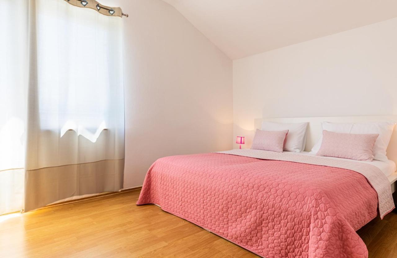 Apartments Villa Maja 罗戈兹尼察 外观 照片