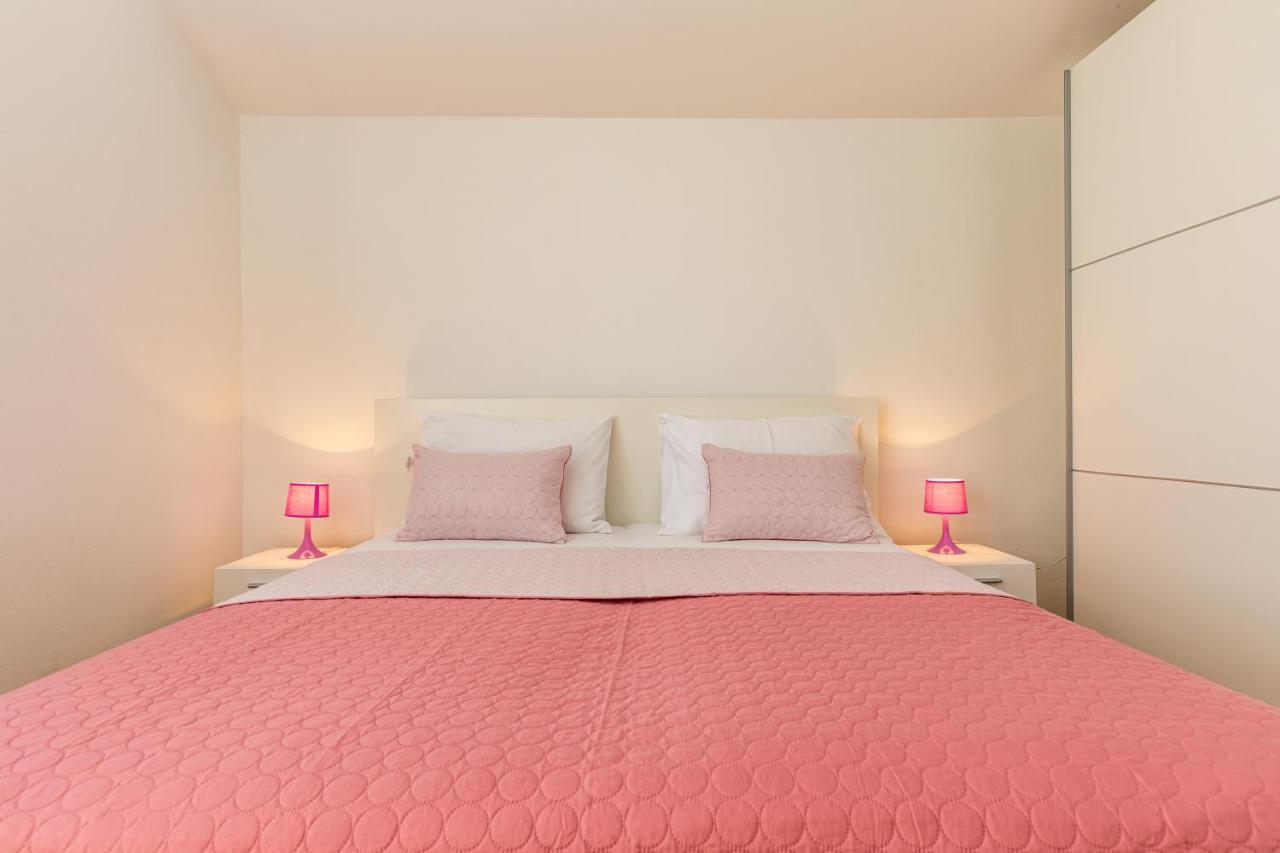 Apartments Villa Maja 罗戈兹尼察 外观 照片