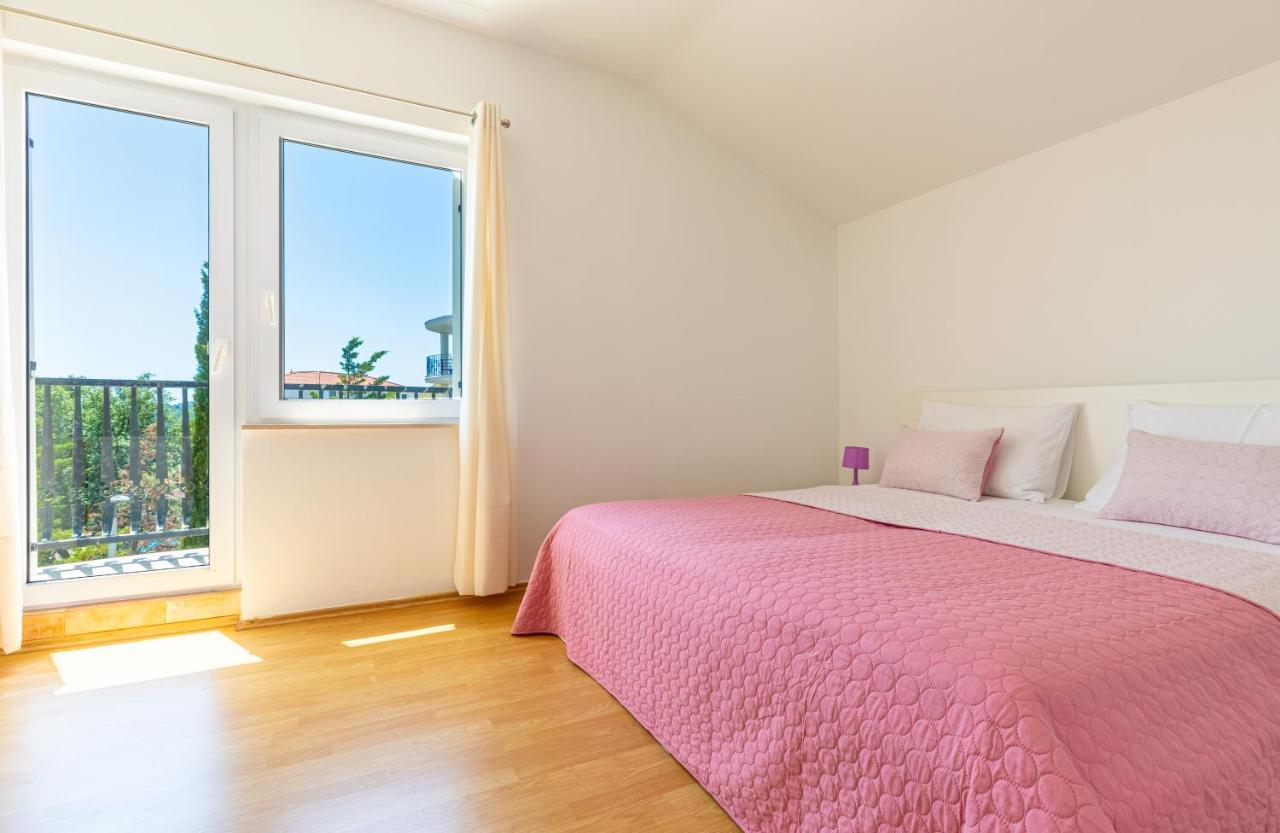 Apartments Villa Maja 罗戈兹尼察 外观 照片